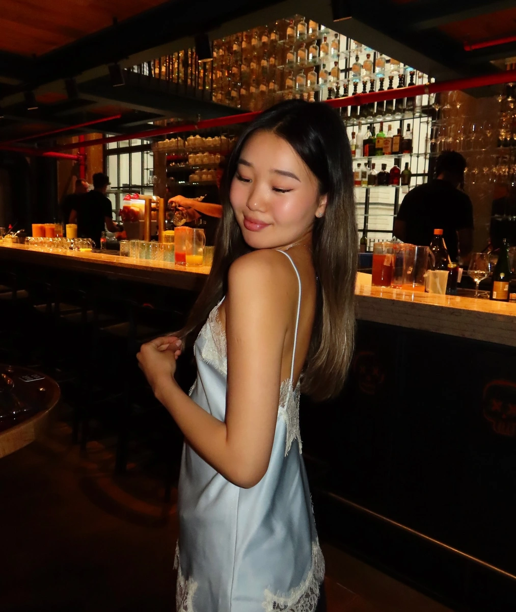 Ainur escort in Hong Kong