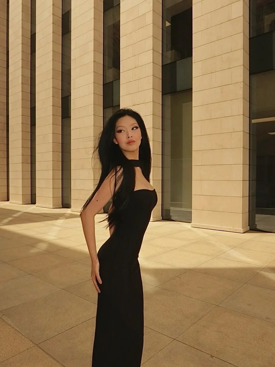 Aizhan escort in Hong Kong