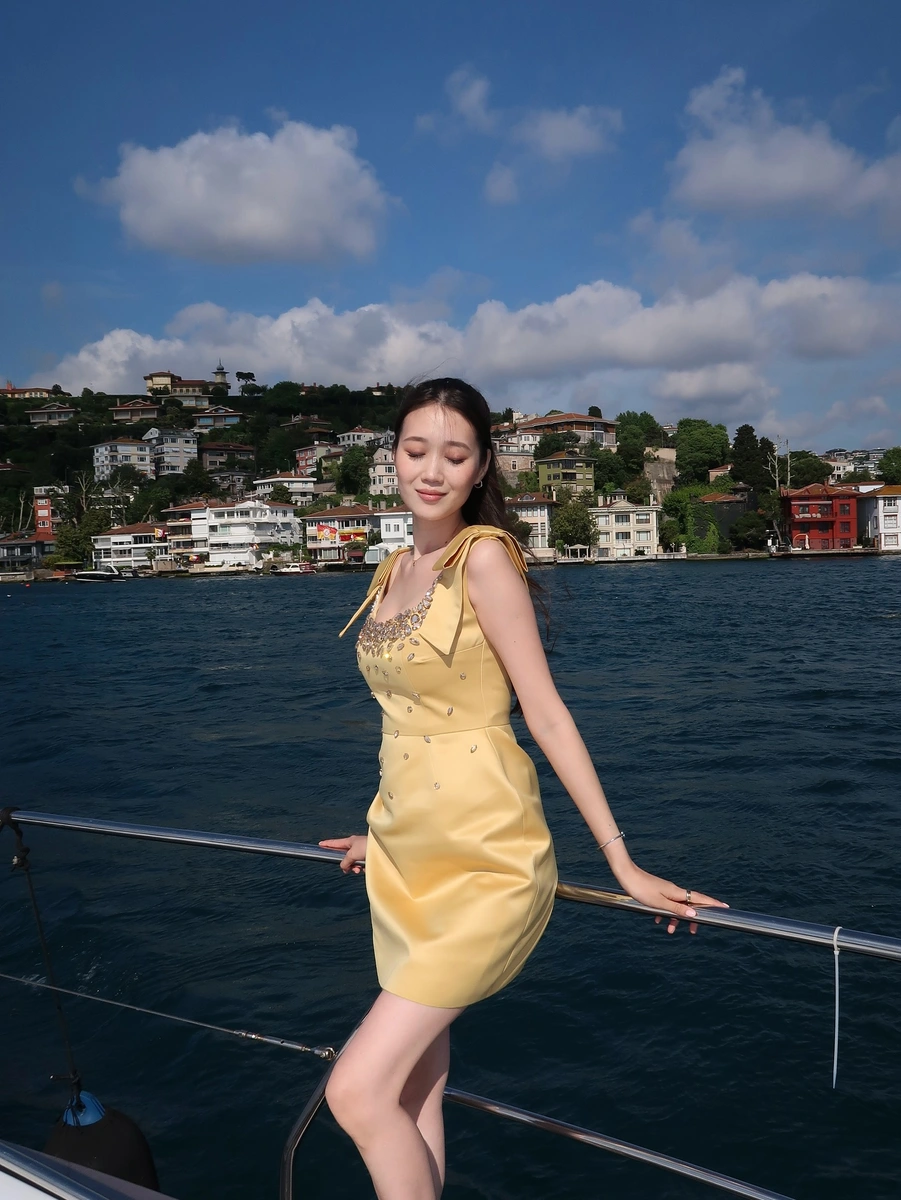 Altynai escort in Hong Kong