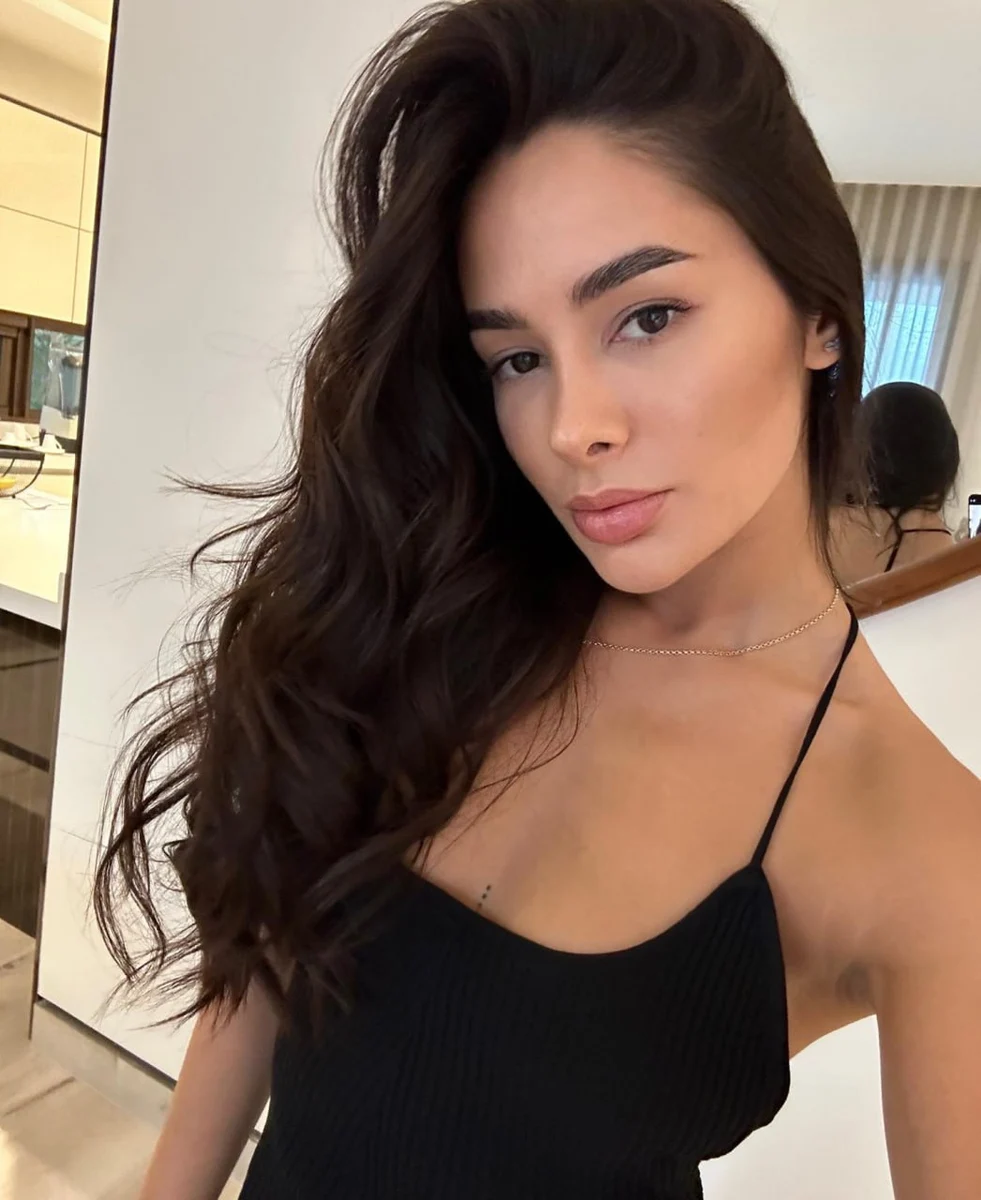Amalia escort in Hong Kong
