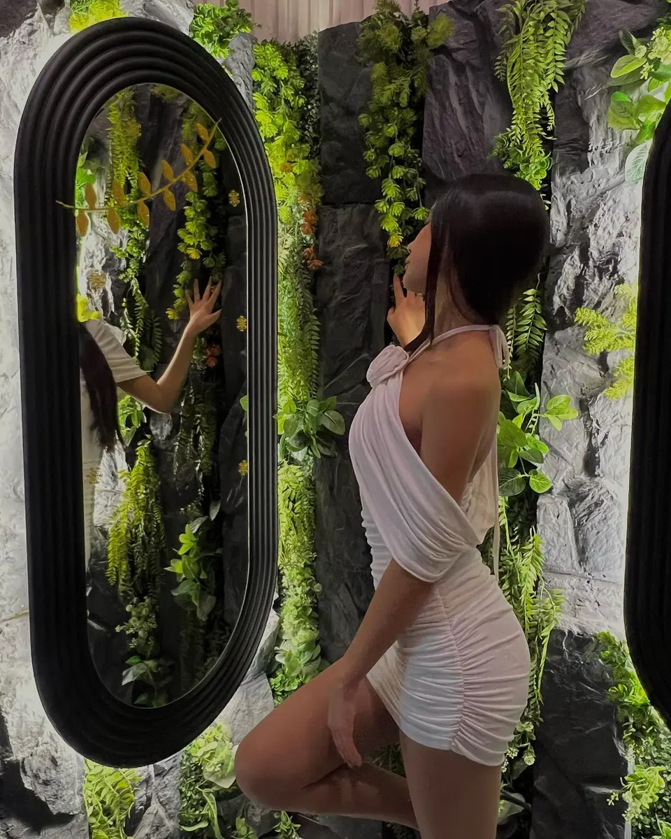 Assel escort in Hong Kong