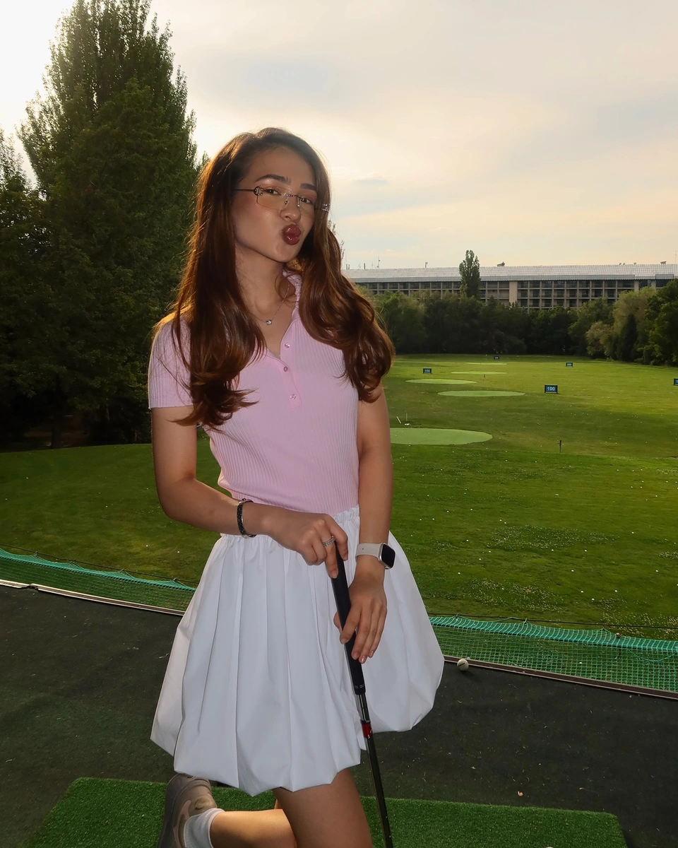 Ayanat escort in Hong Kong