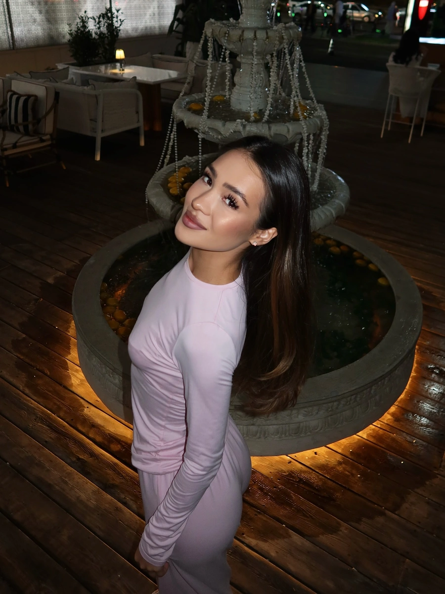 Ayanat escort in Hong Kong