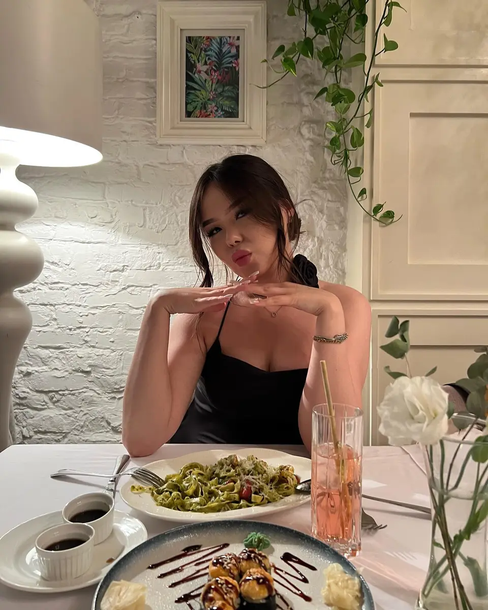 Aygerim escort in Hong Kong