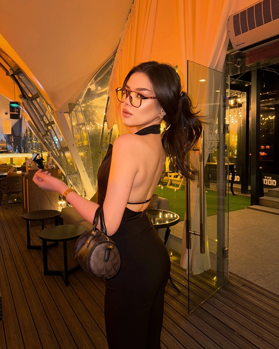 Aygerim escort in Hong Kong