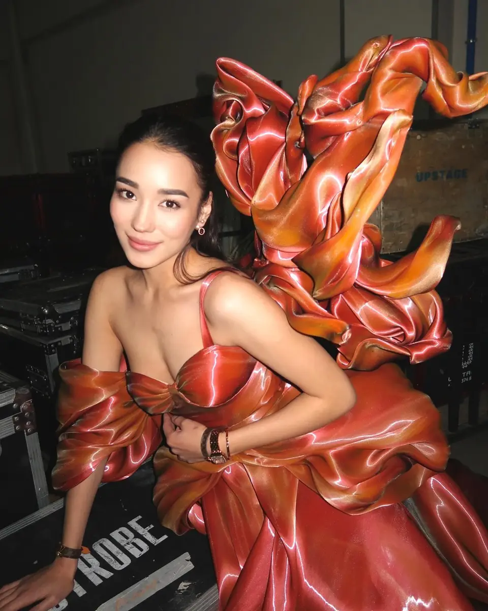Bayan escort in Hong Kong