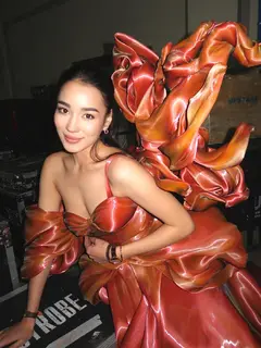 Bayan escort in Hong Kong