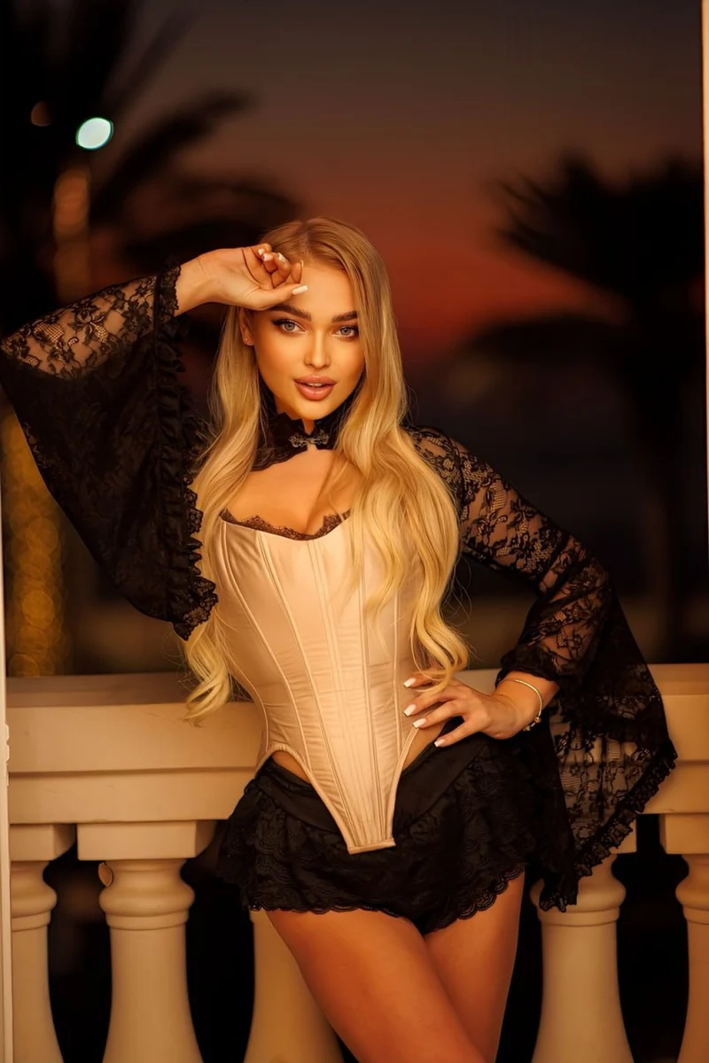 Blondie escort in Hong Kong