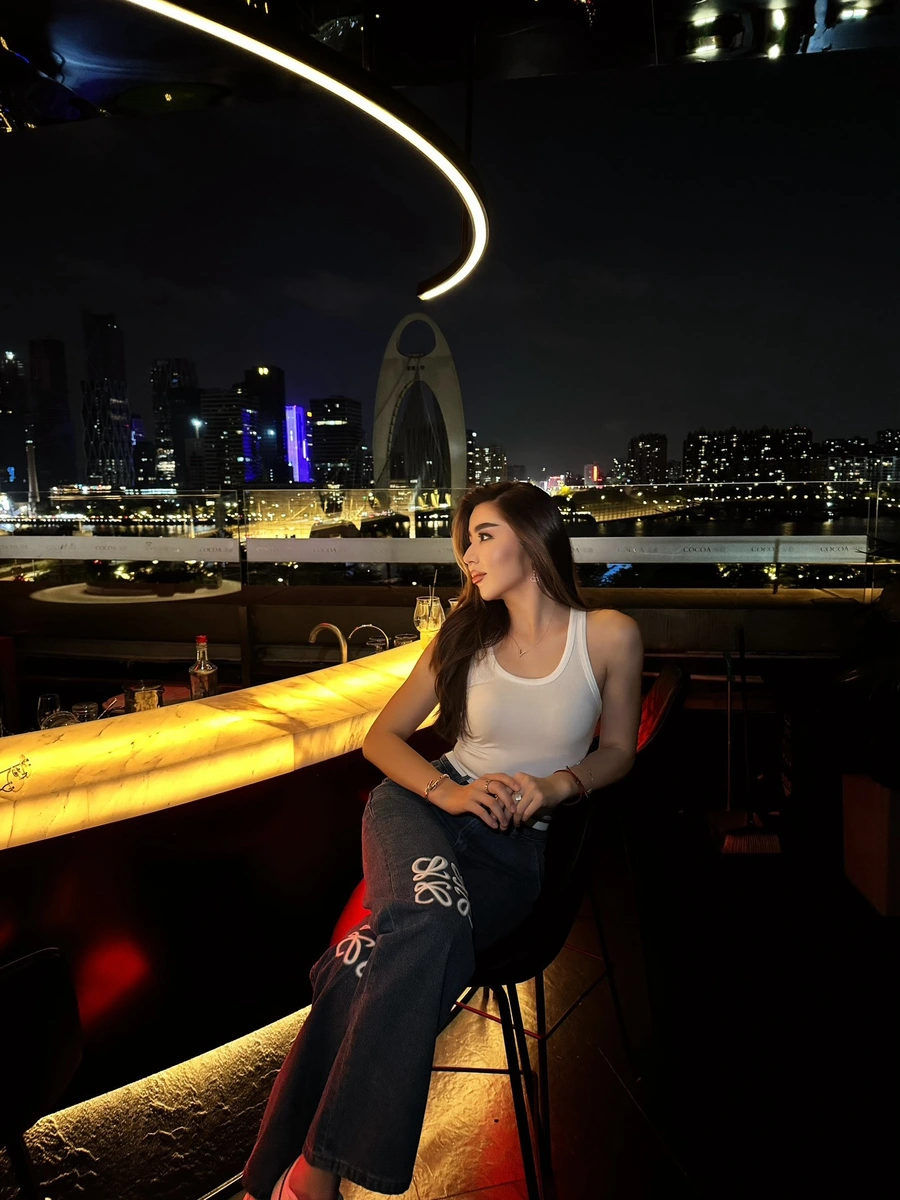 Damira escort in Hong Kong