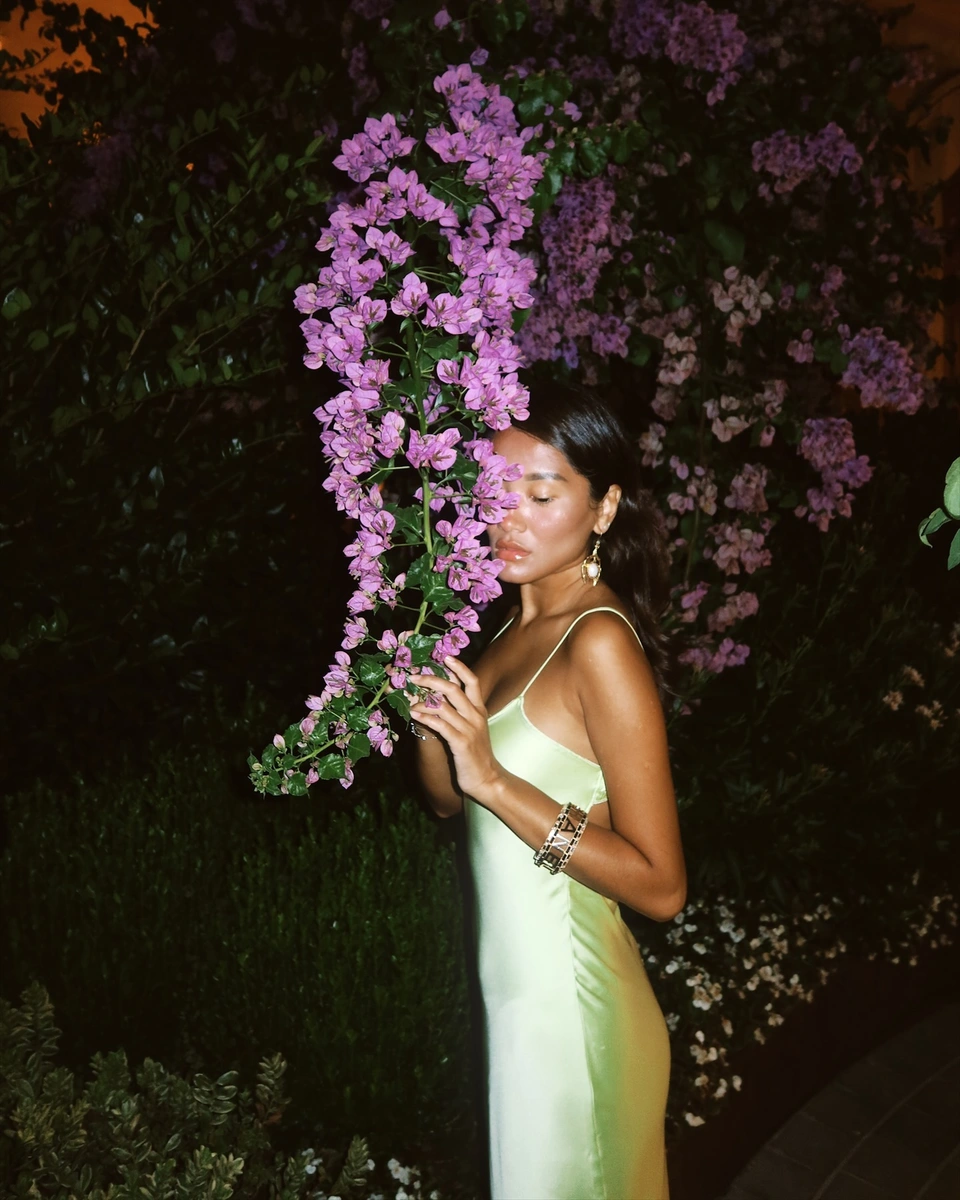 Dinara escort in Hong Kong