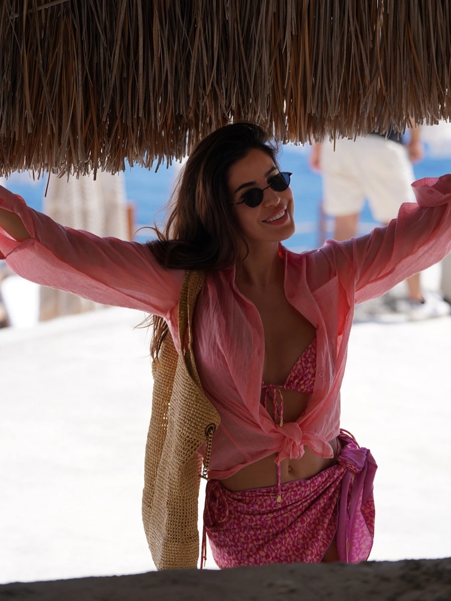 Dinara escort in Hong Kong