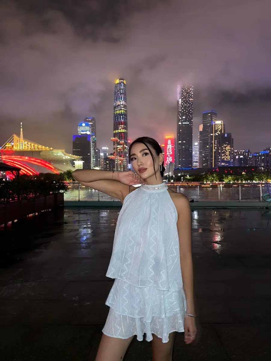 Erke escort in Hong Kong