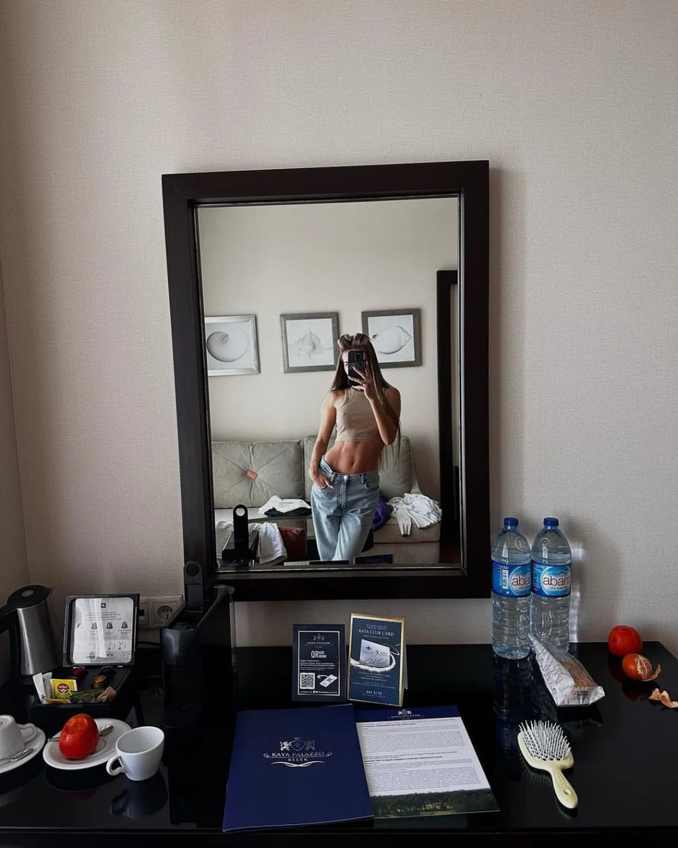 Esmeralda escort in Hong Kong