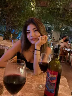 Estelle escort in Hong Kong