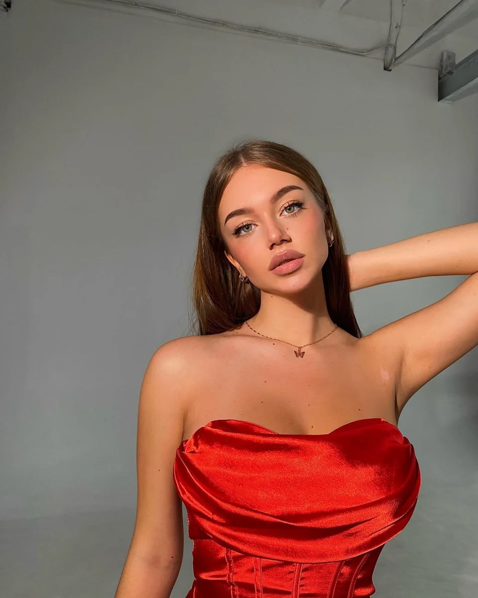 Evelina escort in Hong Kong