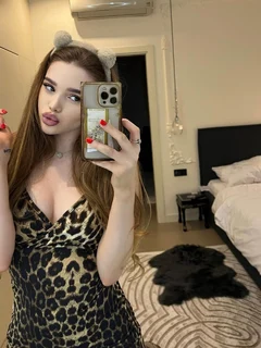 Evelina escort in Hong Kong