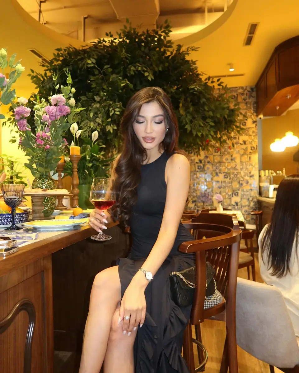 Fariza escort in Hong Kong
