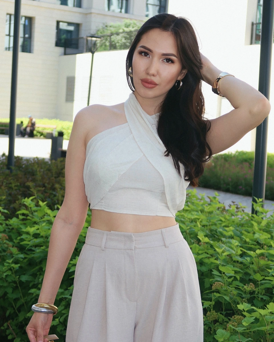 Gulzira escort in Hong Kong