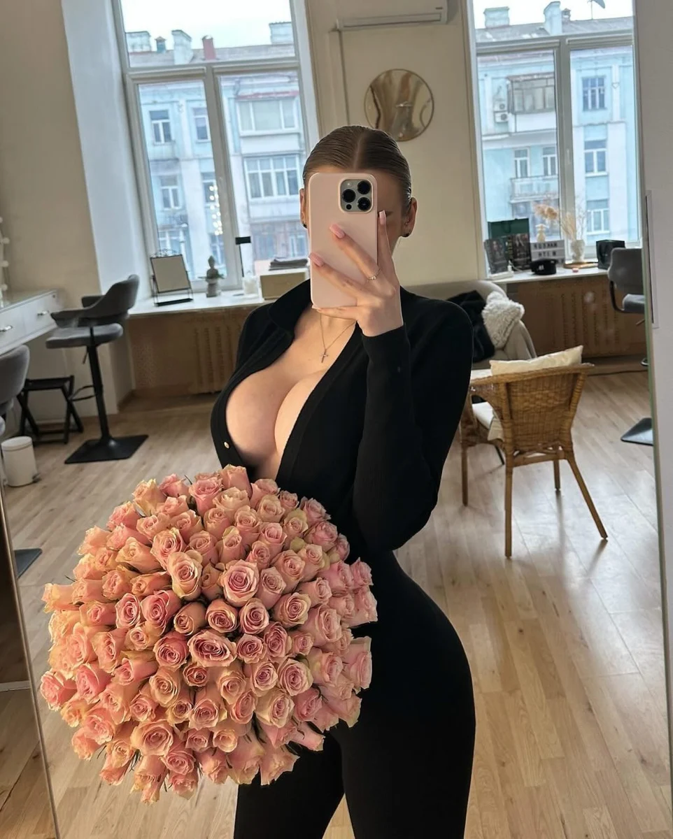 Julia escort in Hong Kong