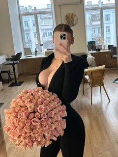 Julia escort in Hong Kong