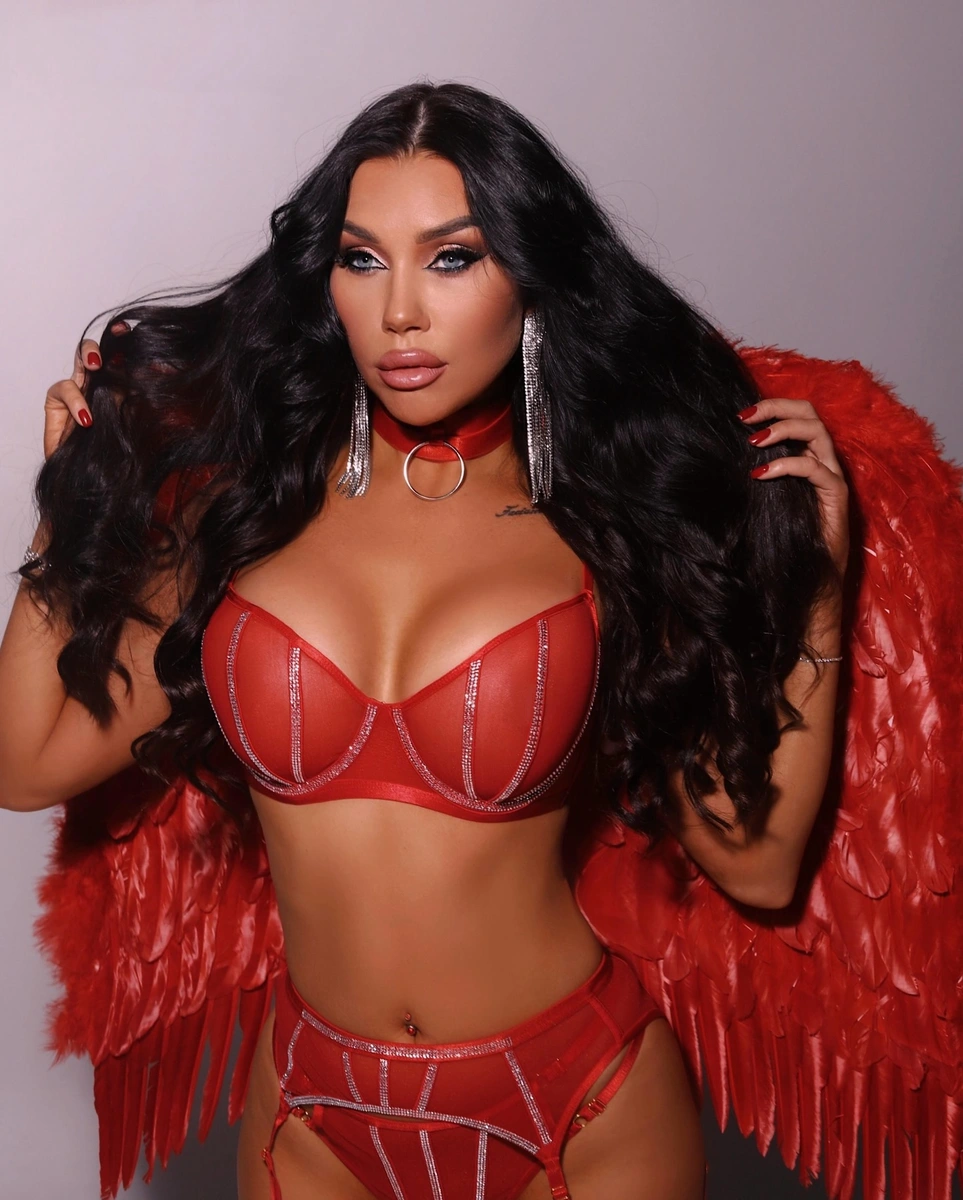 Kamilla escort in Hong Kong