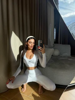 Liana escort in Hong Kong