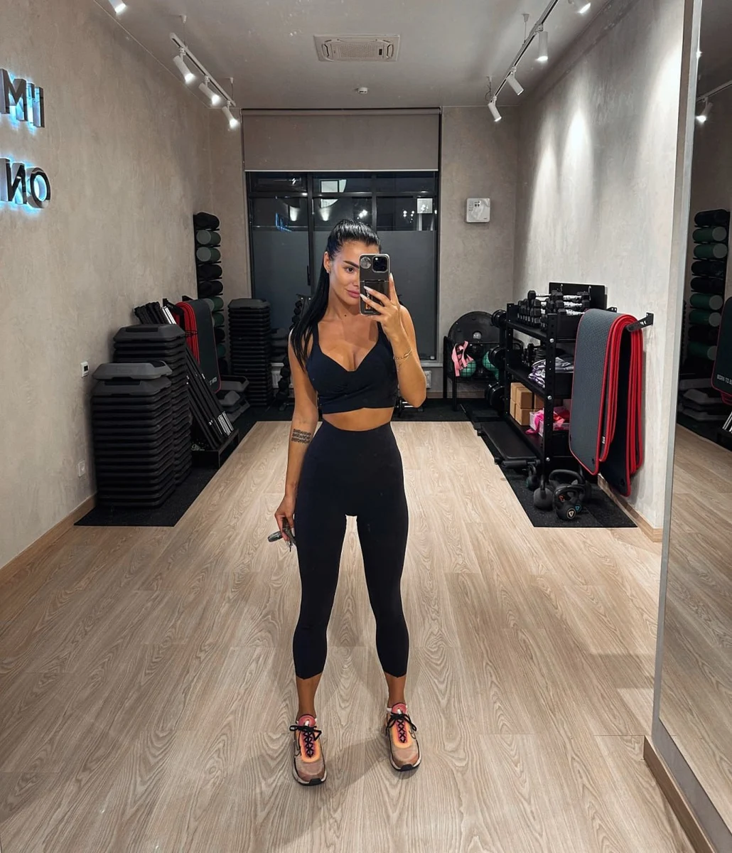 Liliana escort in Hong Kong