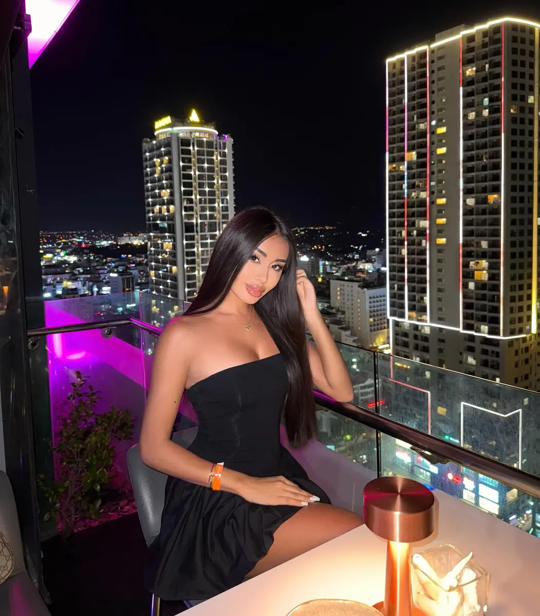 Madina escort in Hong Kong