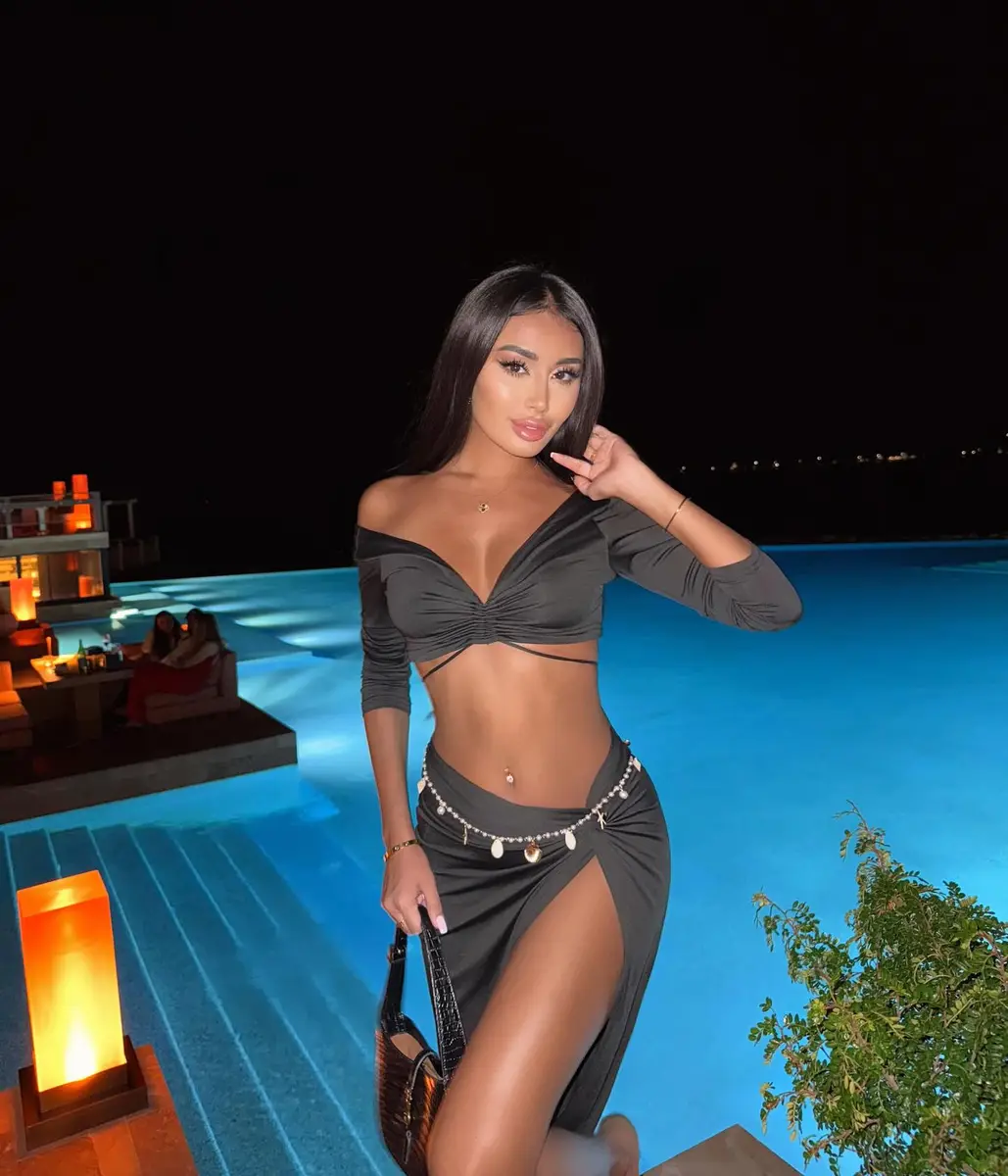 Madina escort in Hong Kong