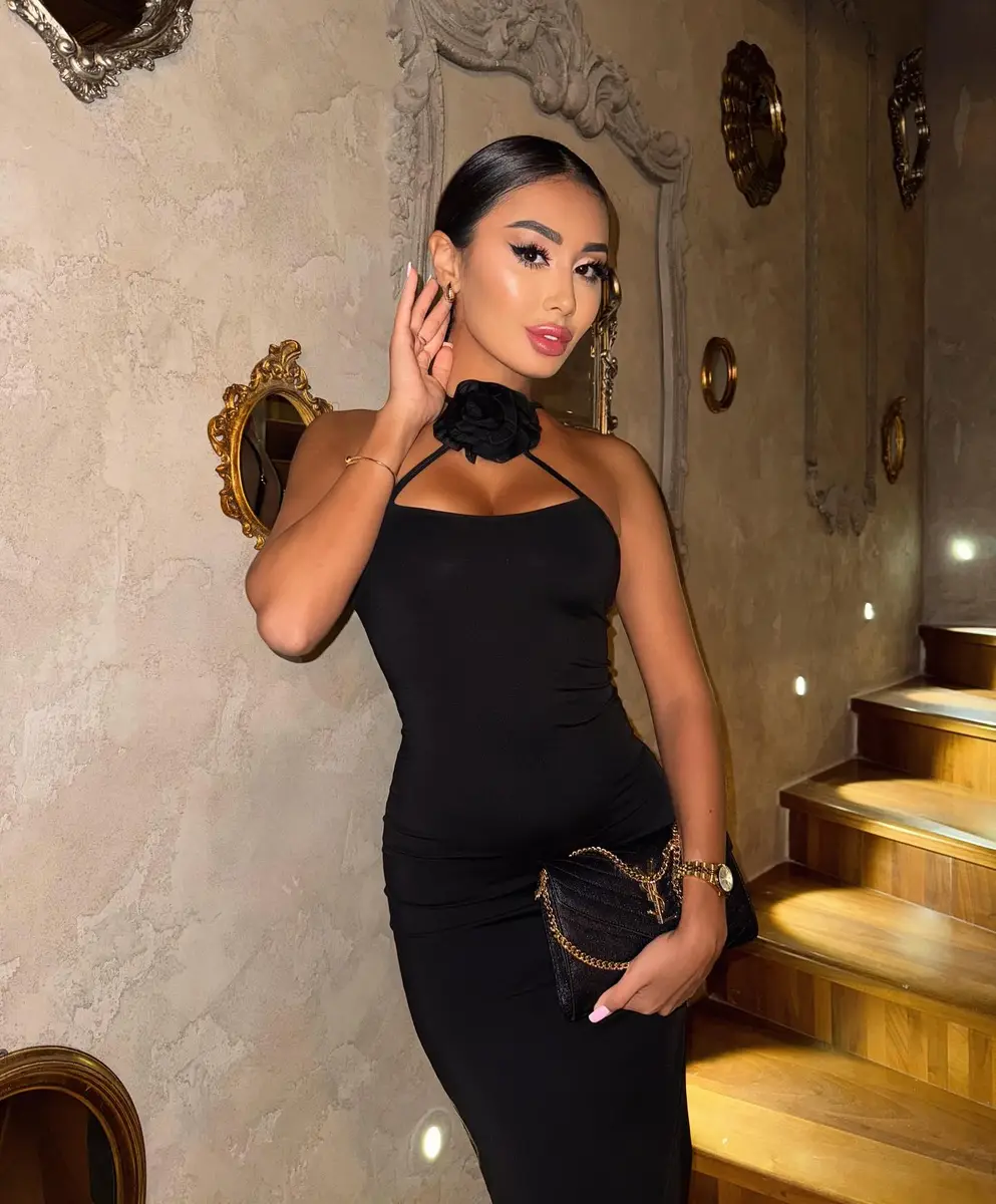 Madina escort in Hong Kong
