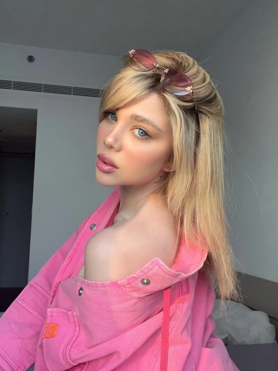 Marianne escort in Hong Kong
