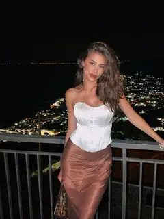 Nurganym 香港的应召女郎
