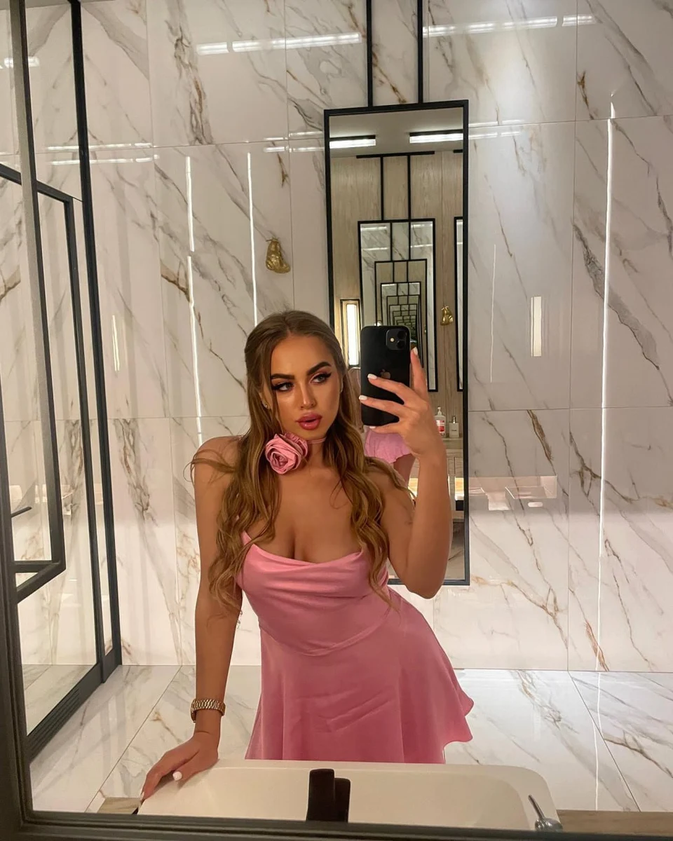 Scarlett escort in Hong Kong