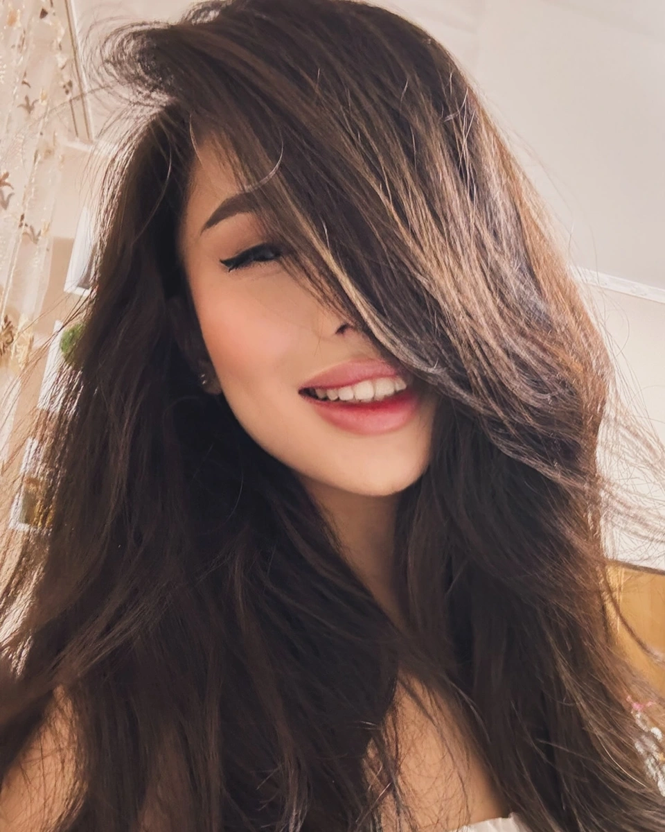 Sholpan escort in Hong Kong