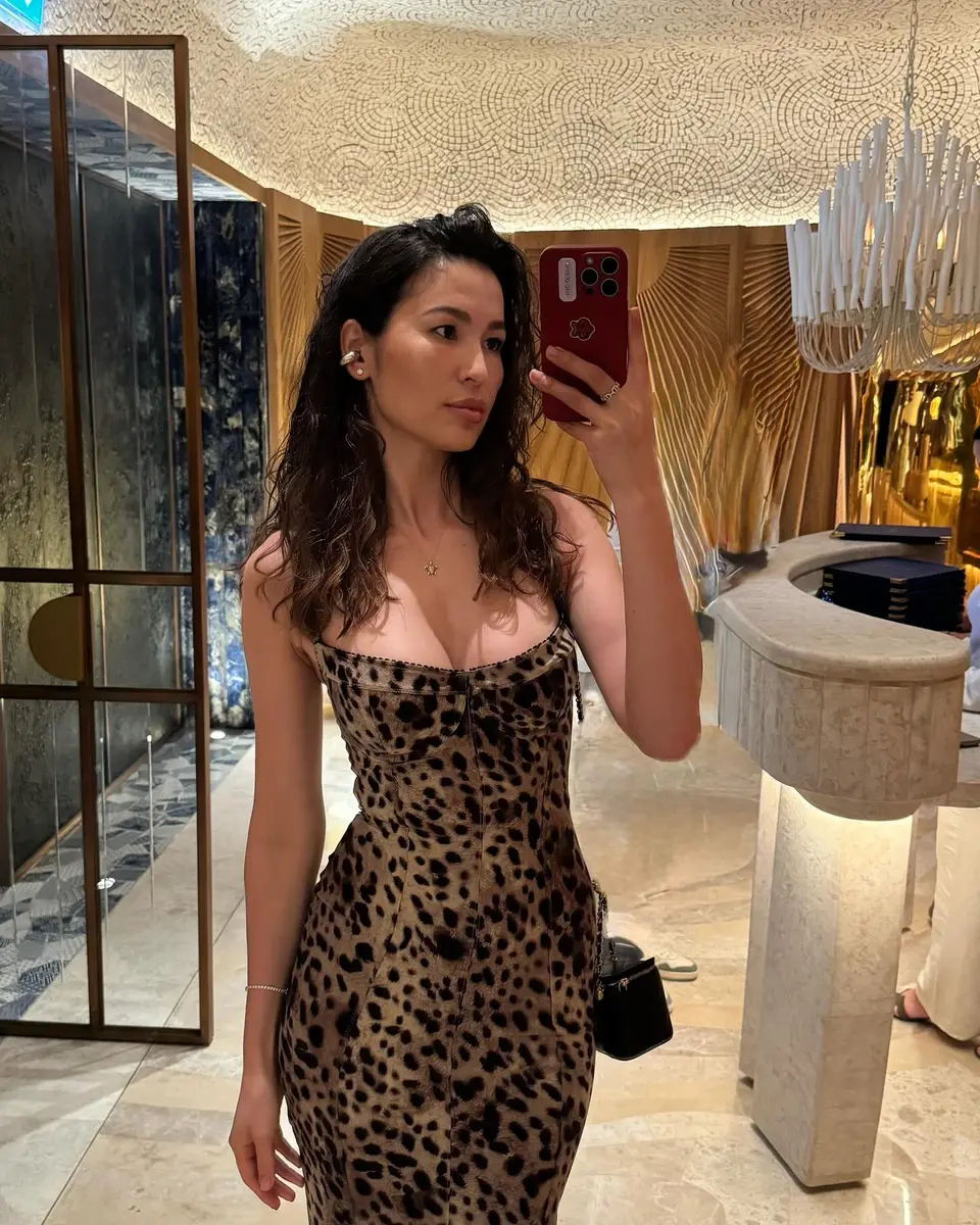 Symbat escort in Hong Kong