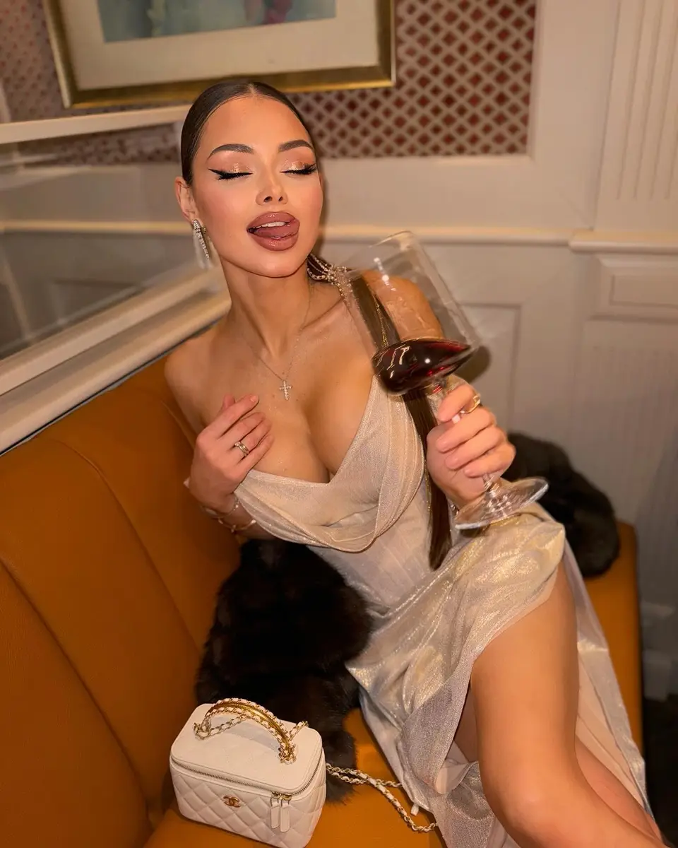 Vanessa escort in Hong Kong
