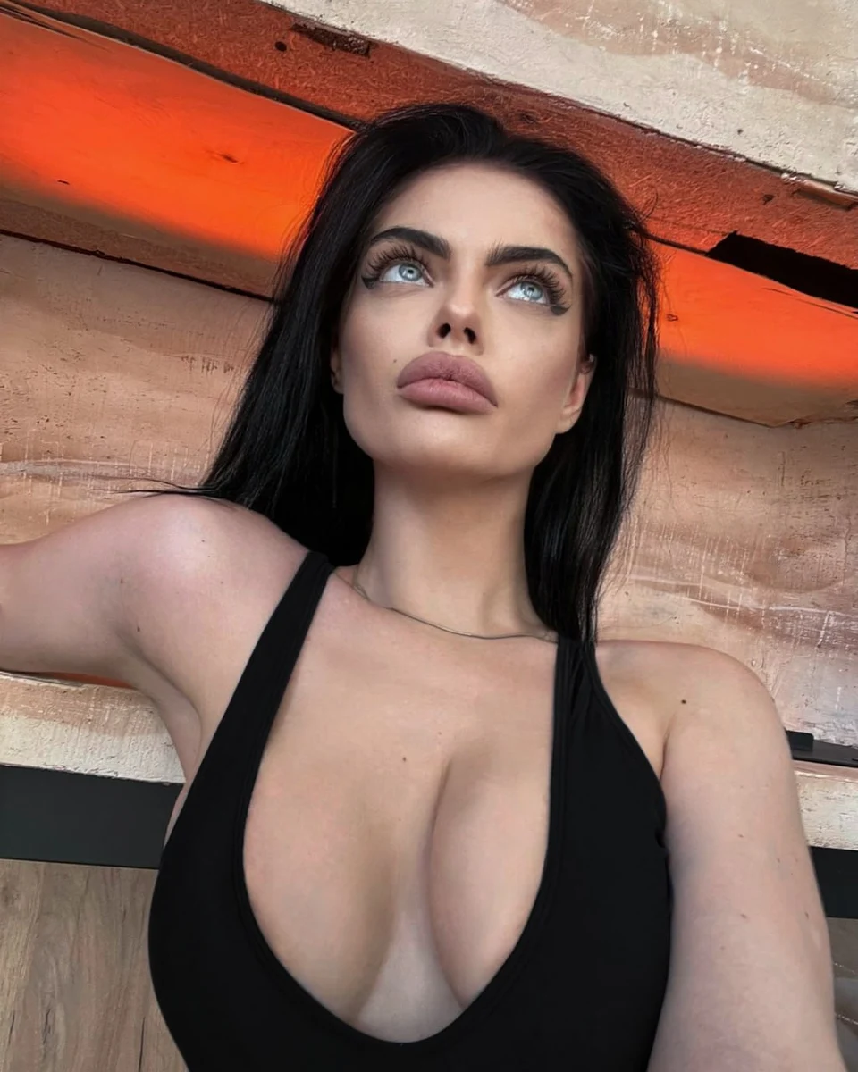 Yelena escort in Hong Kong