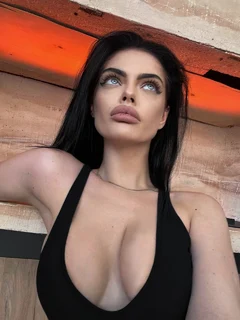 Yelena escort in Hong Kong