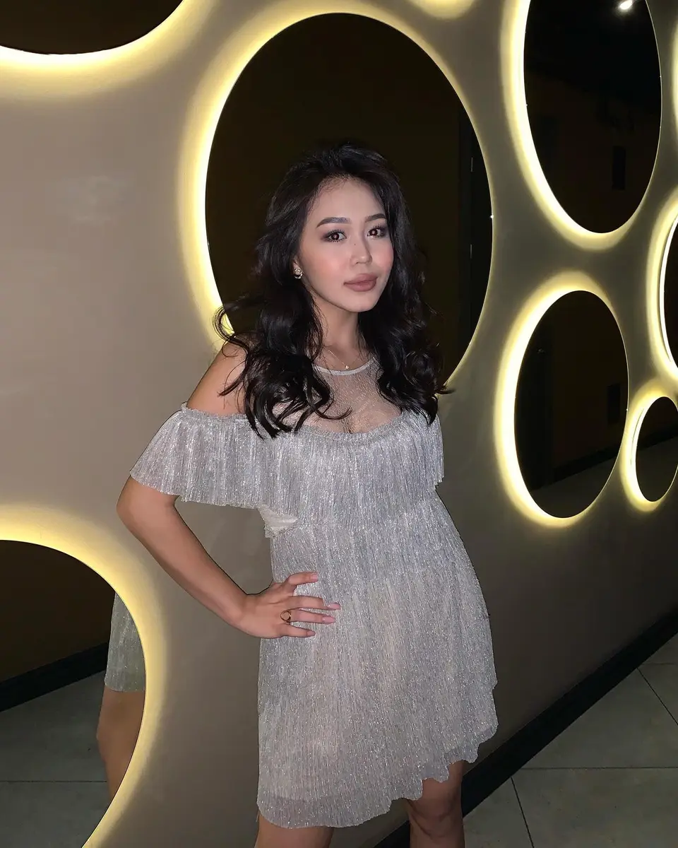 Zarina escort in Hong Kong