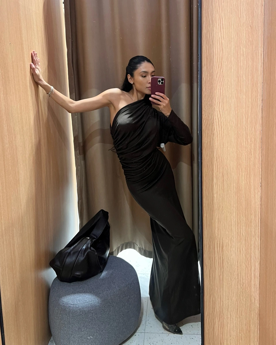 Zhuldyz escort in Hong Kong